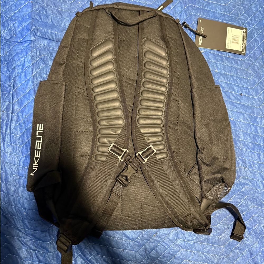 Nike Elite Black Backpack for Men - Picture 2 of 4
